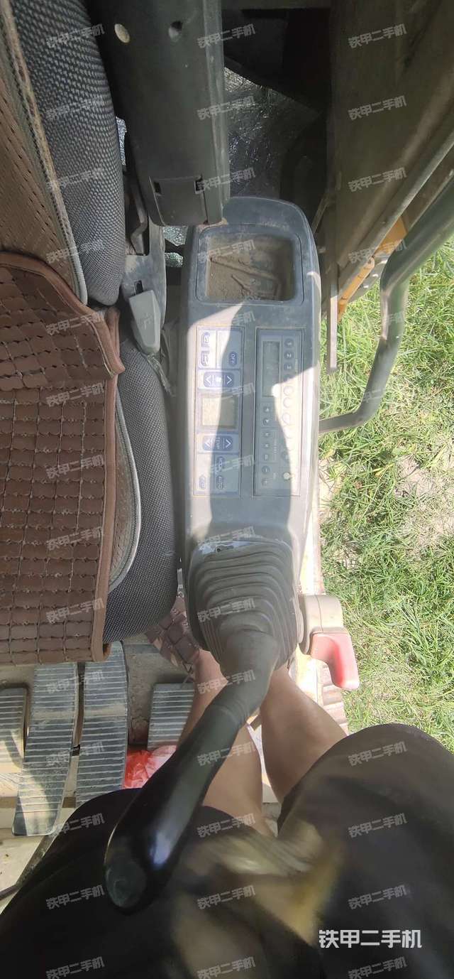 座椅左侧控制台/音响/含左手柄（驾驶室部分）