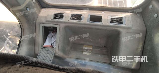 座椅后部（驾驶室部分）