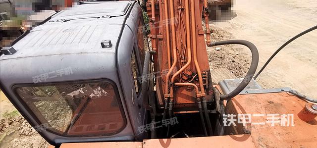 大臂背部俯视（工作和回转装置）