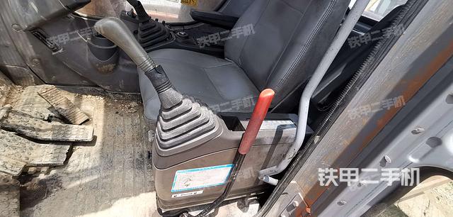 座椅左侧控制台/音响/含左手柄（驾驶室部分）