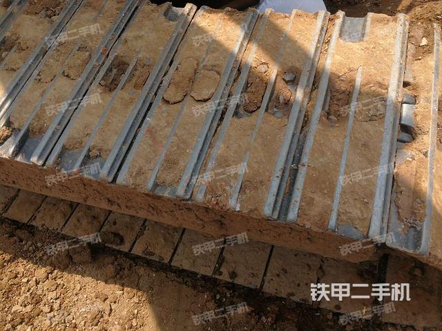 左侧履带整体 (行走机构) 左侧履带整体 (行走机构)