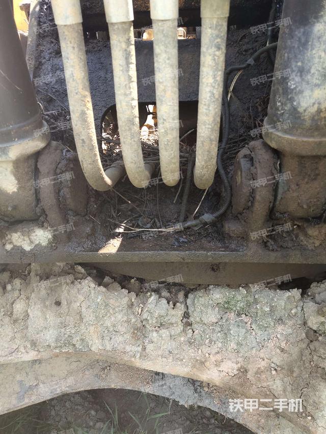 转盘和下车架正前（工作和回转装置）