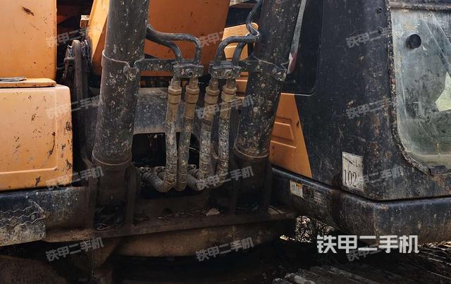 转盘和下车架正前（工作和回转装置）