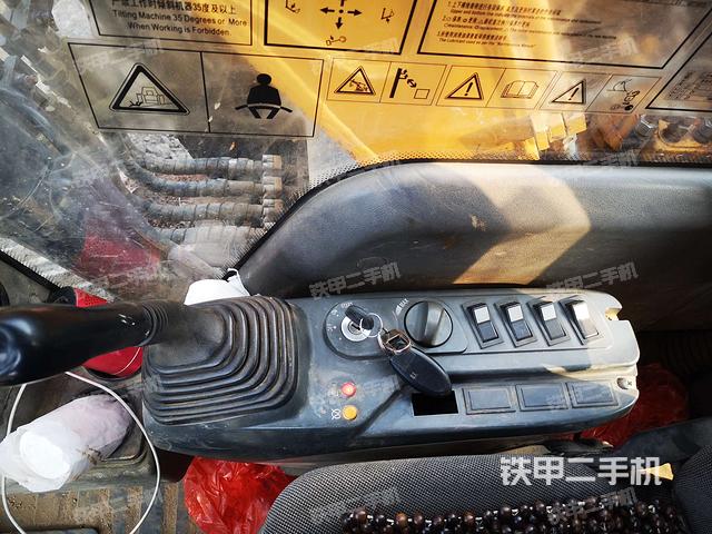 座椅右侧控制台/钥匙门/油门/含右手柄（驾驶室部分）