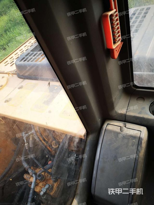 左后方玻璃角标（驾驶室部分）