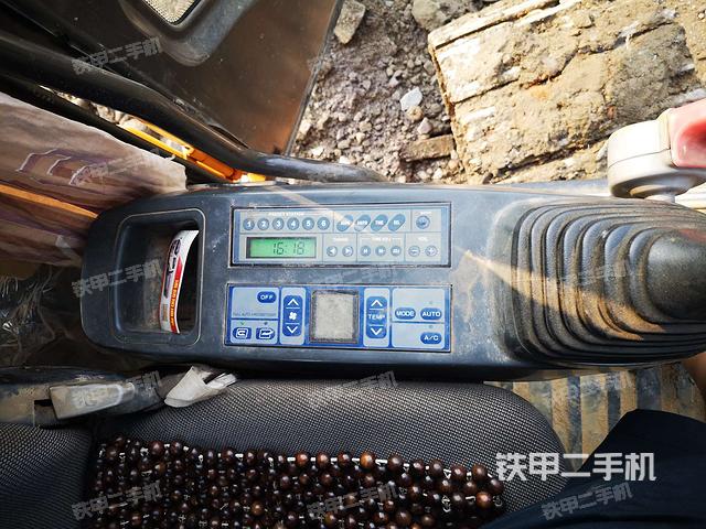 座椅左侧控制台/音响/含左手柄（驾驶室部分）