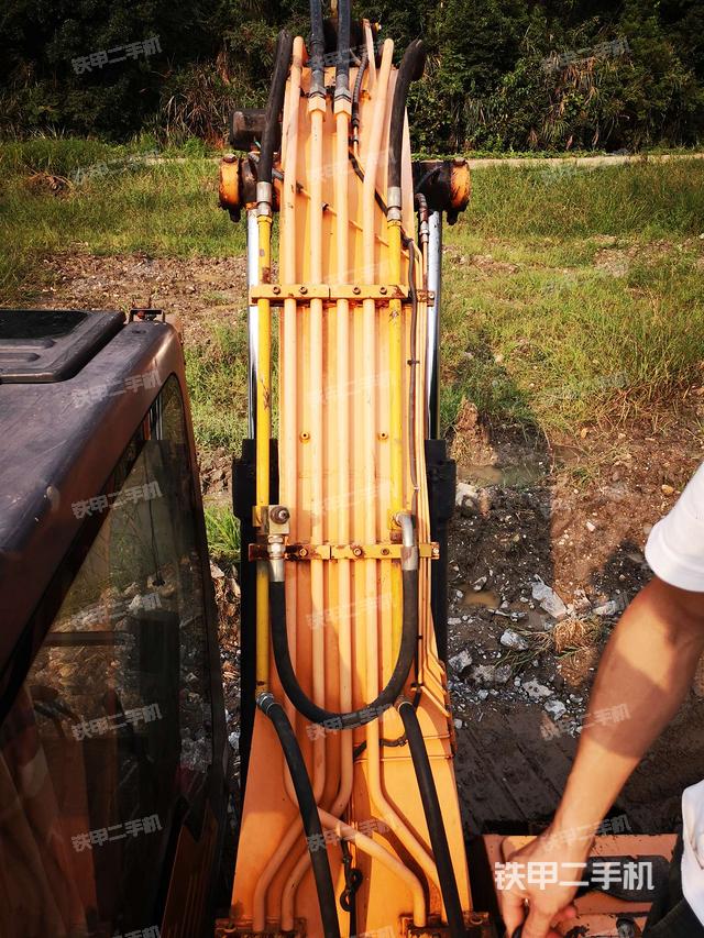 大臂背部俯视（工作和回转装置）