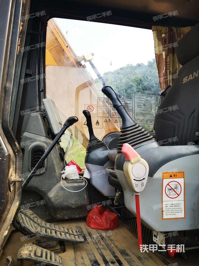 驾驶室左前45度（驾驶室部分）