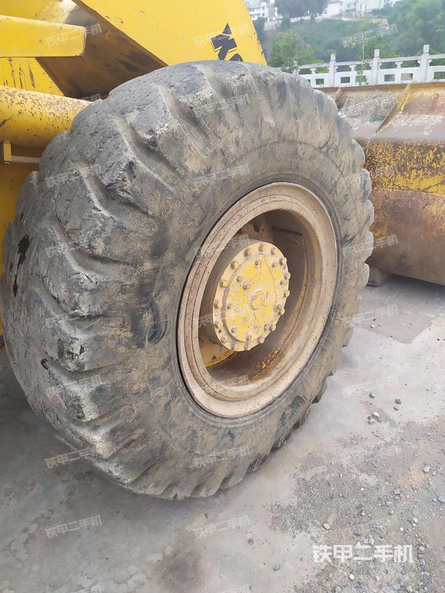 右前轮（行走机构）