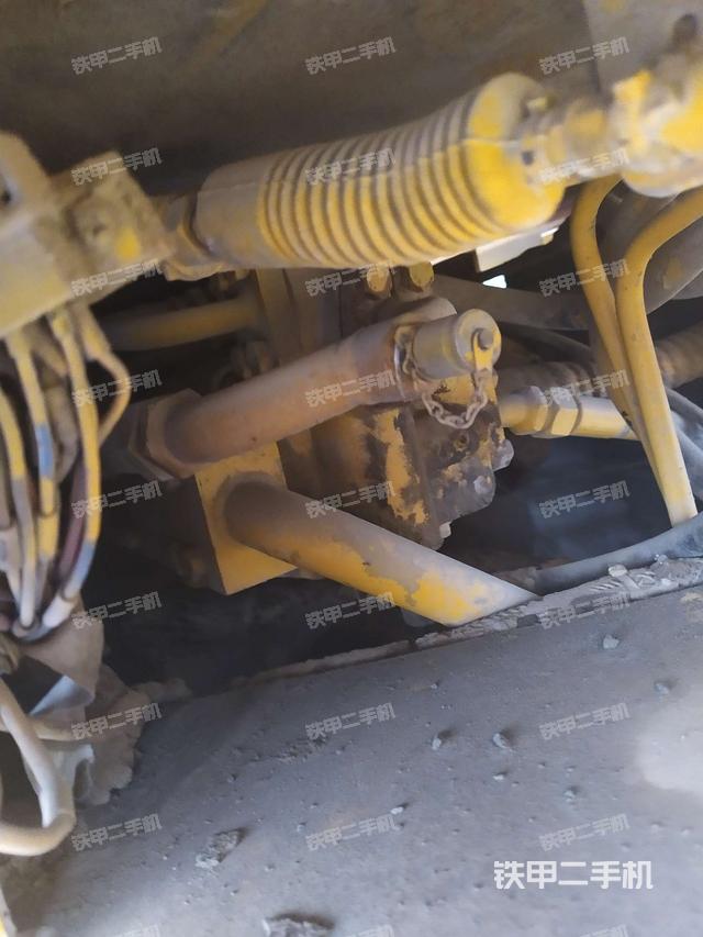 车架铰接（液压/传动系统）