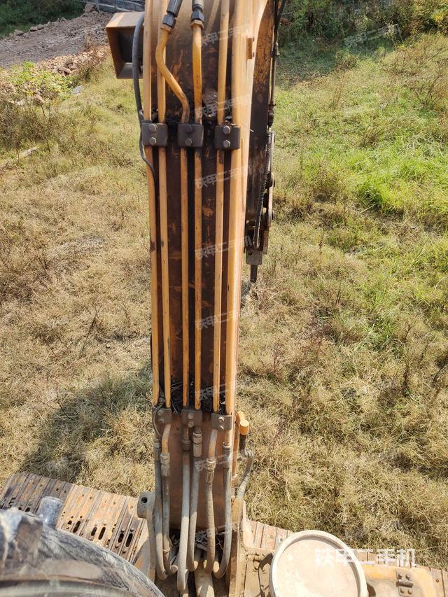 大臂背部俯视（工作和回转装置）