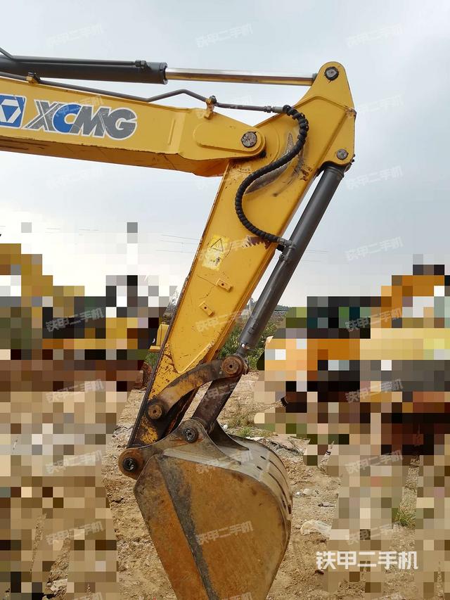 小臂整体左后(工作和回转装置) 小臂整体左后(工作和回转装置)