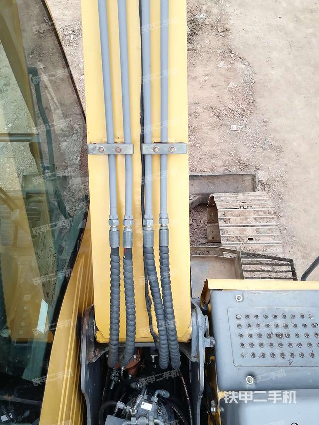 大臂背部俯视(工作和回转装置) 大臂背部俯视(工作和回转装置)