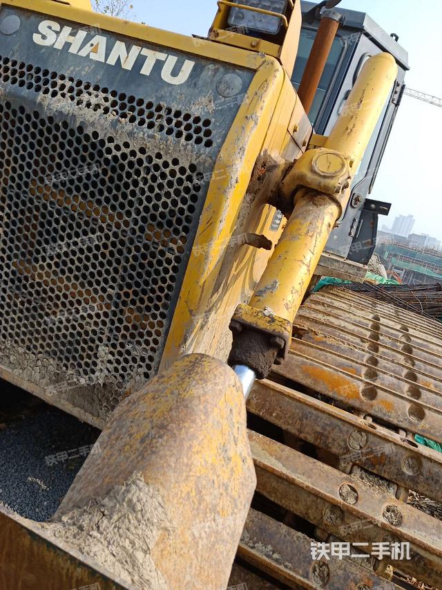 工作装置4（工作装置）