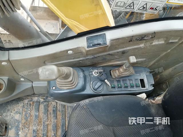 座椅右侧控制台/钥匙门/油门/含右手柄(驾驶室部分) 座椅右侧控制台/钥匙门/油门/含右手柄(驾驶室部分)