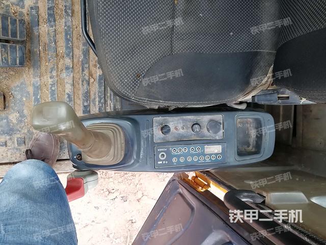 座椅左侧控制台/音响/含左手柄(驾驶室部分) 座椅左侧控制台/音响/含左手柄(驾驶室部分)