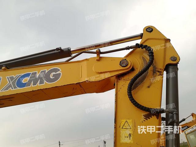 大臂整体 右侧(工作和回转装置) 大臂整体 右侧(工作和回转装置)