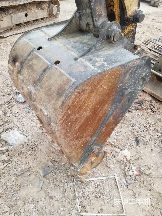 铲斗45度(工作和回转装置) 铲斗45度(工作和回转装置)