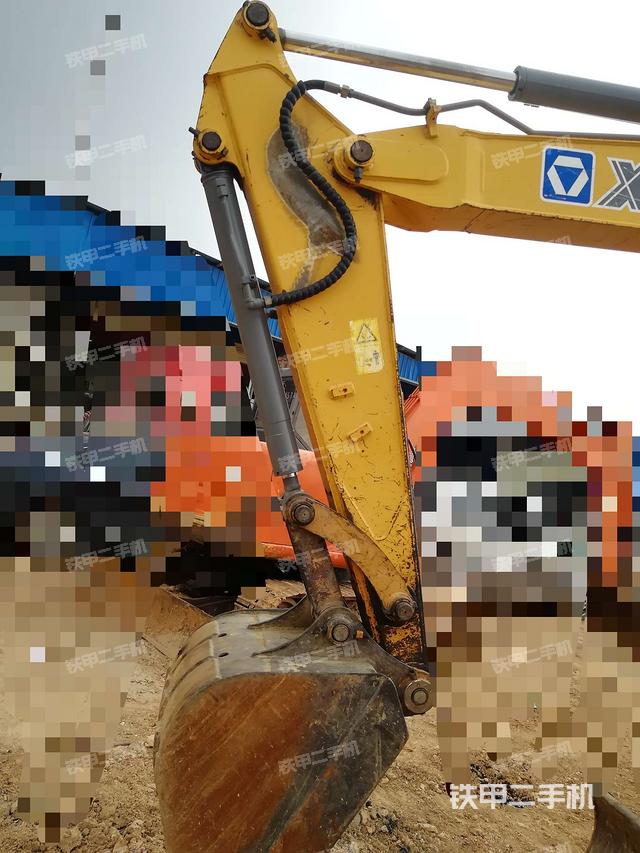 小臂整体右前(工作和回转装置) 小臂整体右前(工作和回转装置)