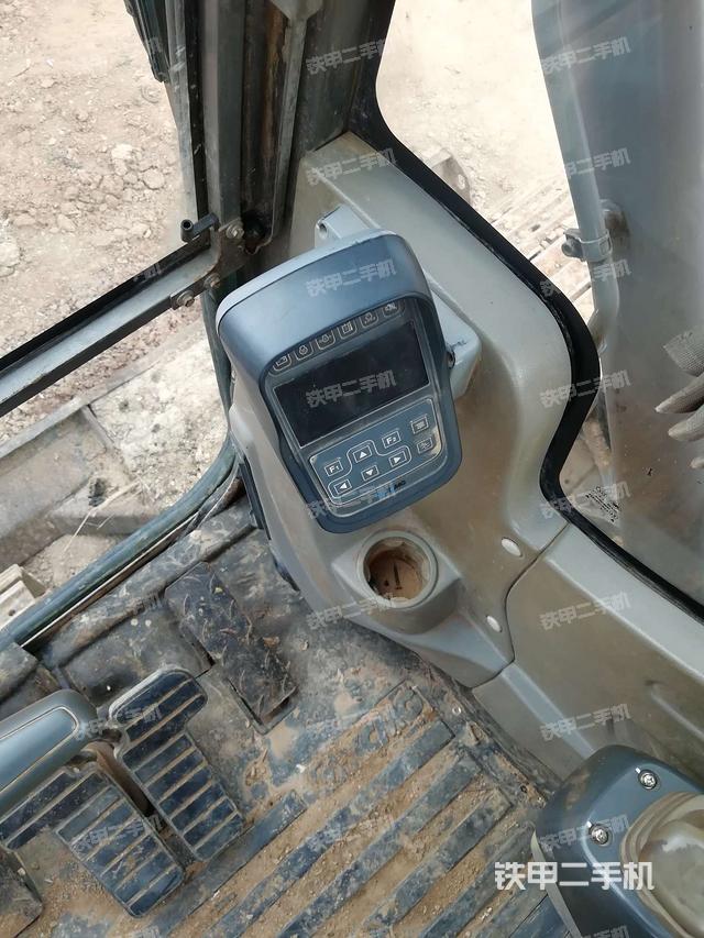 显示屏 (驾驶室部分) 显示屏 (驾驶室部分)