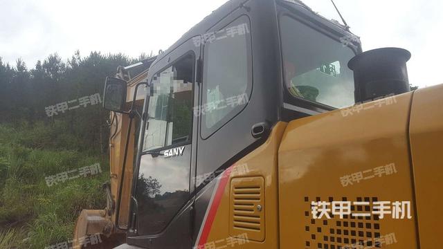 驾驶室左后45度(驾驶室部分) 驾驶室左后45度(驾驶室部分)