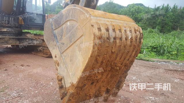 铲斗右后整体(工作和回转装置) 铲斗右后整体(工作和回转装置)
