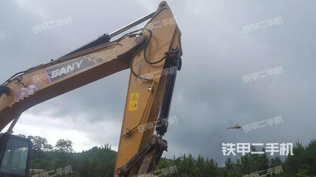 小臂整体左后(工作和回转装置) 小臂整体左后(工作和回转装置)