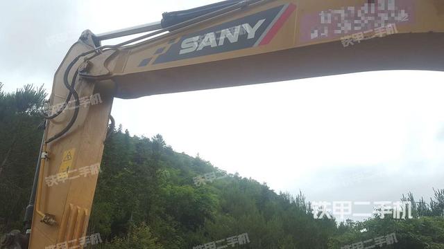 小臂整体右前(工作和回转装置) 小臂整体右前(工作和回转装置)