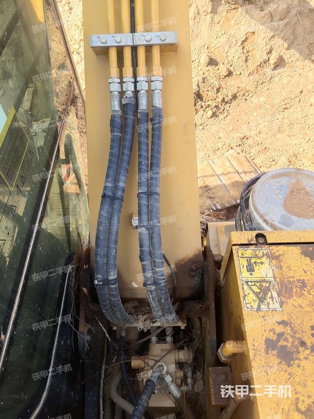 大臂背部俯视（工作和回转装置）