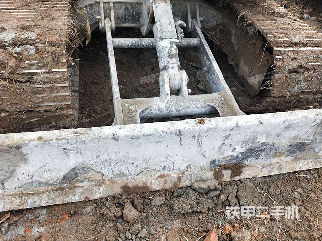 转盘和下车架正前（工作和回转装置）