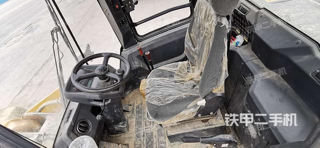 驾驶室内部（驾驶室部分）