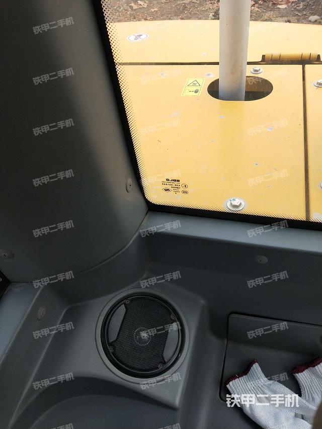 后窗玻璃角标（驾驶室部分）