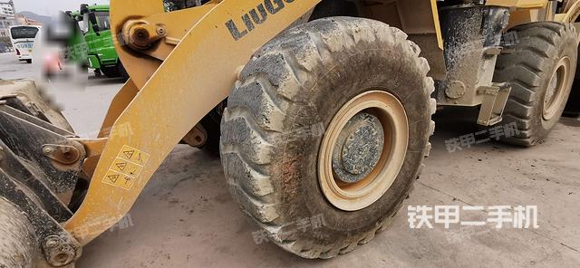 左前轮（行走机构）