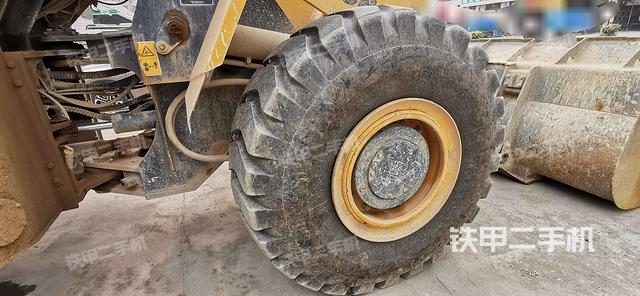 右前轮（行走机构）