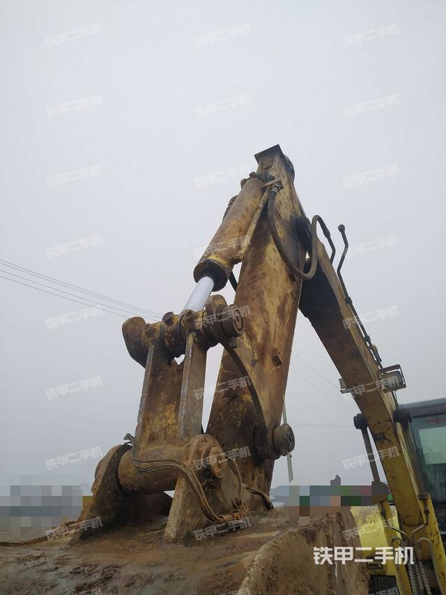 小臂整体右前(工作和回转装置) 小臂整体右前(工作和回转装置)