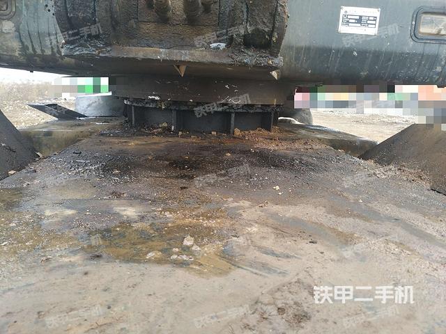 转盘和下车架正前(工作和回转装置) 转盘和下车架正前(工作和回转装置)