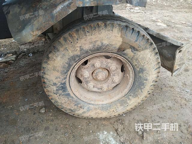 左导向轮(行走机构) 左导向轮(行走机构)