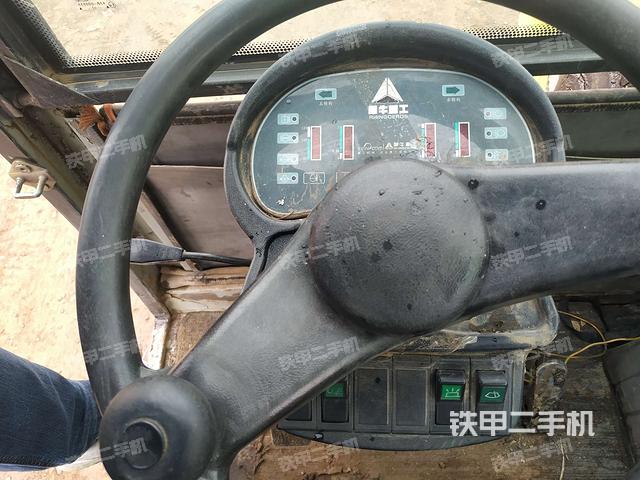 显示屏 (驾驶室部分) 显示屏 (驾驶室部分)
