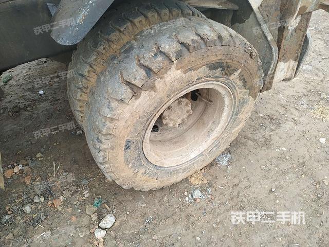 右驱动轮(行走机构) 右驱动轮(行走机构)