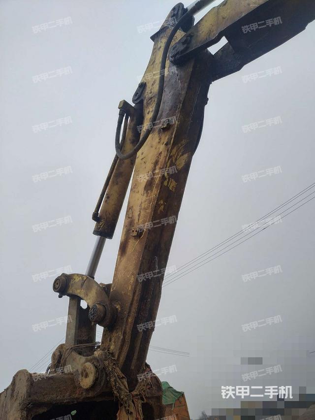 小臂整体左后(工作和回转装置) 小臂整体左后(工作和回转装置)