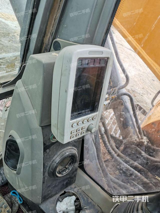 显示屏 (驾驶室部分) 显示屏 (驾驶室部分)