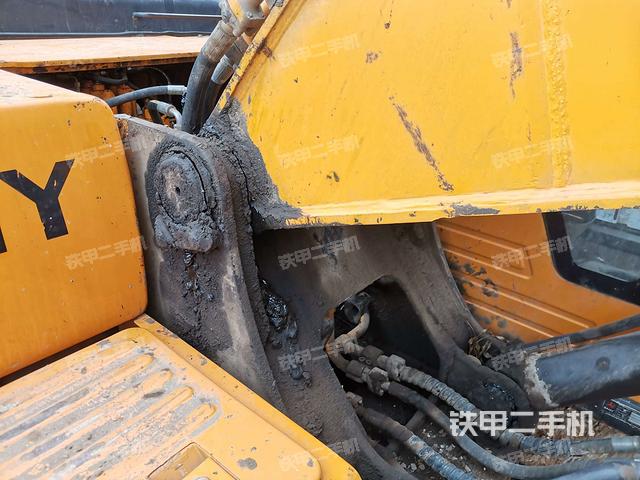 大臂根部 斜视(工作和回转装置) 大臂根部 斜视(工作和回转装置)