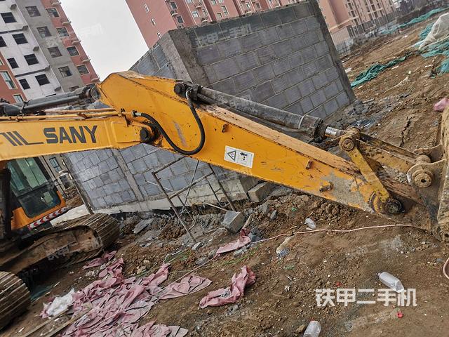 大臂整体 右侧(工作和回转装置) 大臂整体 右侧(工作和回转装置)