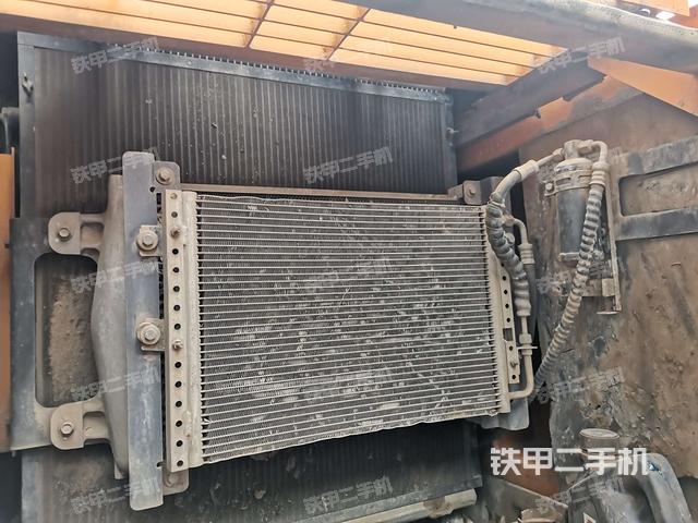 散热器正面(大件舱室) 散热器正面(大件舱室)