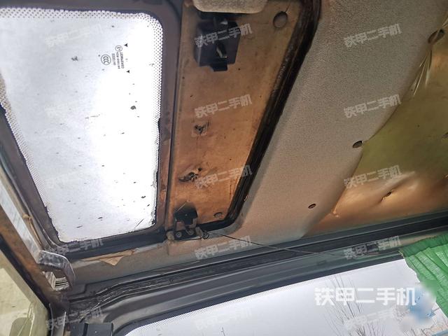 顶棚整体(驾驶室部分) 顶棚整体(驾驶室部分)