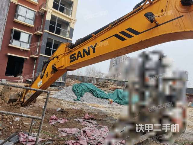 小臂整体左后(工作和回转装置) 小臂整体左后(工作和回转装置)