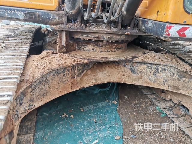 大臂油缸整体 竖拍(工作和回转装置) 大臂油缸整体 竖拍(工作和回转装置)