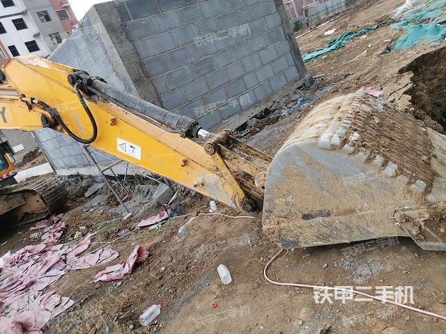 小臂整体右前(工作和回转装置) 小臂整体右前(工作和回转装置)