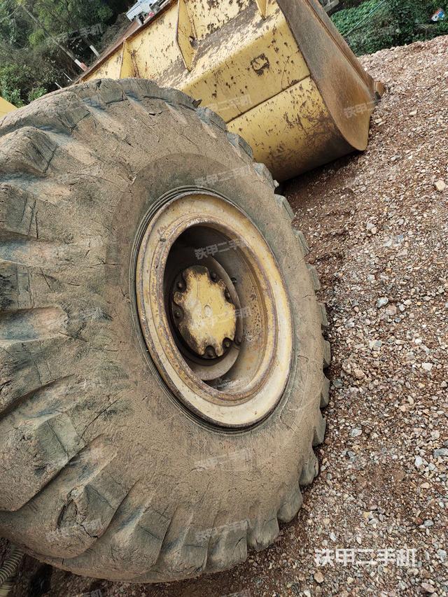 右前轮（行走机构）