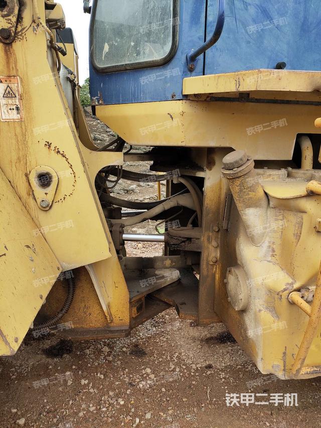 车架铰接（液压/传动系统）